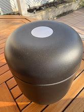 Load image into Gallery viewer, urne cineraire solide noire
