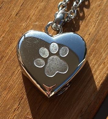 collier urne coeur patte