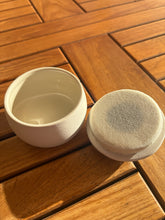 Load image into Gallery viewer, urne funeraire blanche pour animaux
