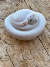 Load image into Gallery viewer, urne funeraire chat blanc
