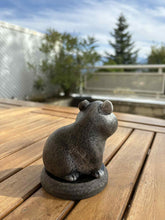 Load image into Gallery viewer, urne funeraire pour hamster de dos
