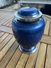 Load image into Gallery viewer, urne funeraire infini bleue
