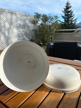 Load image into Gallery viewer, urne funeraire metal blanc et argent"
