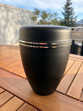 Load image into Gallery viewer, urne funeraire noire pour humain
