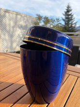 Load image into Gallery viewer, urne funeraire oeillet bleue

