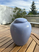 Load image into Gallery viewer, urne pour humain bleu clair
