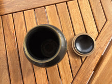 Load image into Gallery viewer, urne kokia ouverte vue du dessus
