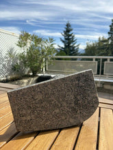 Load image into Gallery viewer, urne cineraire lanterne vue du dessous
