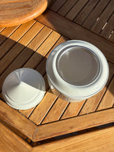 Load image into Gallery viewer, urne mandalay blanche vue du dessus
