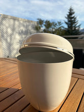 Load image into Gallery viewer, Urne Métal Paris Blanche - photo 2
