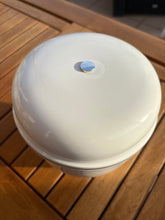 Load image into Gallery viewer, Urne Métal Paris Blanche - photo 3
