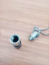 Load image into Gallery viewer, Urne Pendentif Cylindre Noir - photo 2
