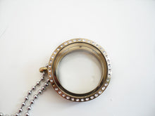 Load image into Gallery viewer, Urn Medala pendant
